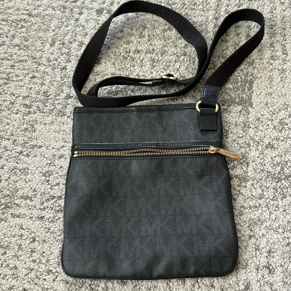 Michael Kors crossbody 9x9.5 black